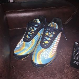 NIKE AIR MAX DELUXE